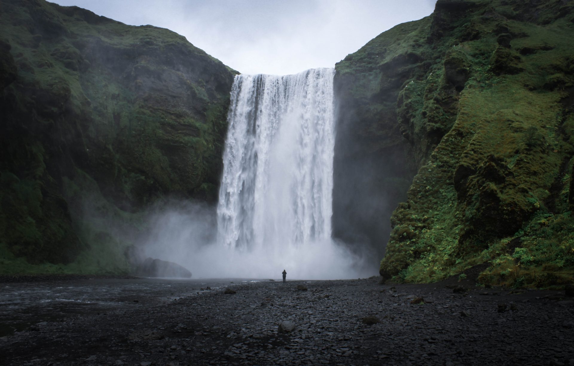 Fotografía de la cascada skogafoss en islandia