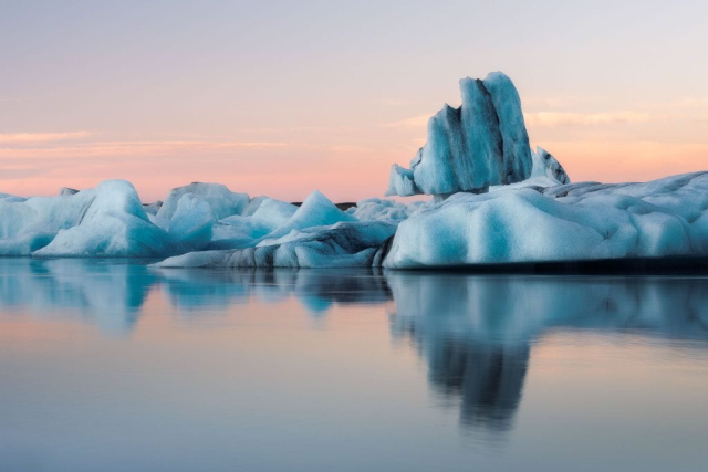 Iceberg boat (Jökulsárlón, Iceland)